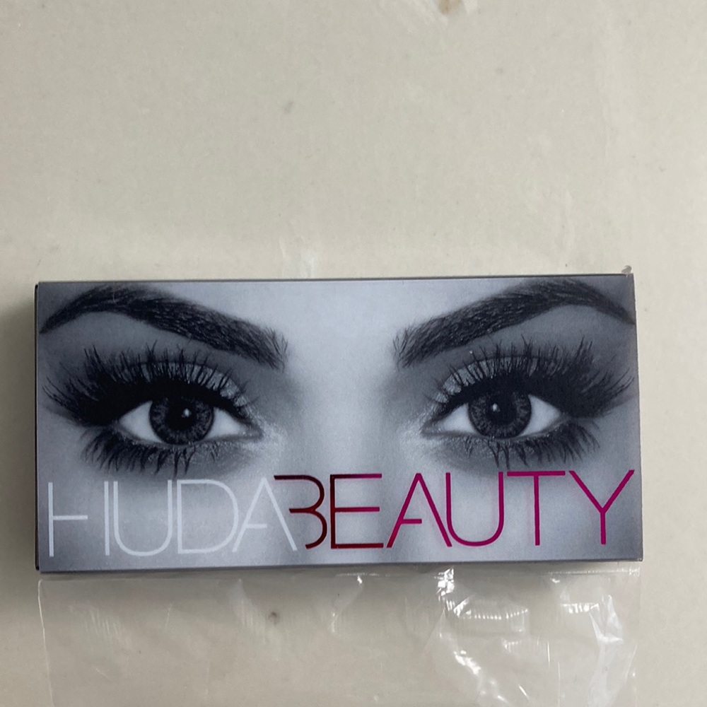 Huda Beauty lashes in Claudia #6